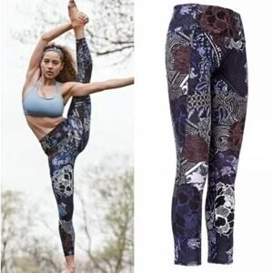 Athleta Patchwork Salutation 7/8 Tight Navy Floral Paisley Crop Leggings